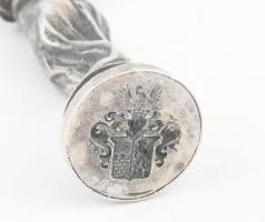Ezüst (Ag) Szecessziós női alak, pecsétnyomó, jelzés nélkül, ismeretlen címeres vésettel, m: 8,5 cm....