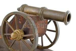 Díszágyú, bronz , fa kopott, h: 30 cm