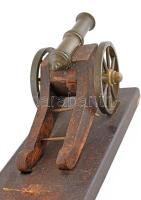 Díszágyú, bronz , fa kopott, h: 30 cm
