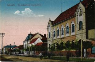 Galánta, Királyi járásbíróság és utca. Vasúti levelezőlapárusítás 1404. / county court and street