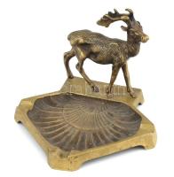 Szarvasos bronz hamutál, kopásnyomokkal, 12,5×13,5 cm