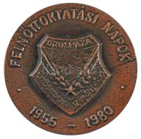 1980. Felnőttoktatási napok 1955-1980 egyoldalas bronz emlékérem zöld tartótokban (92mm) T:1-