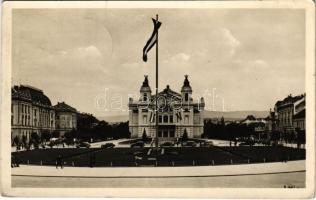 Kolozsvár, Cluj; Hitler Adolf tér, színház magyar címerrel és zászlókkal, országzászló / square, theatre with Hungarian coat of arms and flags (EK)