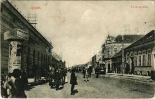 Újvidék, Novi Sad; Temerini utca, hirdetőoszlop, villamos, Langen és Wolf üzlete / street, advertising column, shops, tram (Rb)