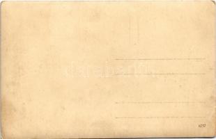 1932 Budapest II. Hűvösvölgyi Emlék, humoros csoportkép karton autóval. Foto Keller photo (EK)