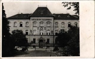 1947 Győr, M. kir. Állami fém és textilipari iskola. photo (EK)