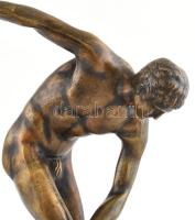 Diszkoszvető, patinázott bronz, márványtalpon, jelzés nélkül. Alsó talapzata mozog. m: 37 cm