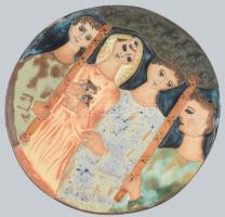 Ruth Faktorowicz (1937-) izraeli keramikus: . Menyegző. Mázas kerámia, kézzel festett, jelzett, hibátlan d: 25 cm