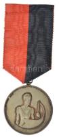 1936. Műegyetem Athletikai és Football Club 1897 ezüstözött bronz díjérem szalaggal, 1936. I. gravírozással (40mm) T:2