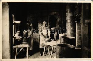 Herend, Porcelángyár, belső munkásokkal