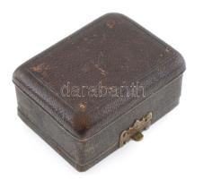 14K arany (Au) fülbevaló brillel, régi ékszertartóval 1,06 g