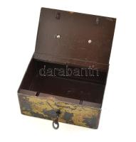 Pénzkazetta, fém, kulccsal. 18x13 cm