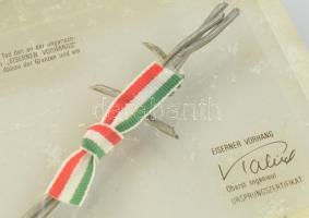 1989. Szögesdrót darab a Vasfüggönyből plasztiktömbbe öntve, tanúsítvánnyal. 8x10,5x2,5 cm