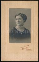 cca 1910 Női portré, kartonra kasírozott fotó Fanto kecskeméti műterméből, 9,5×6 cm