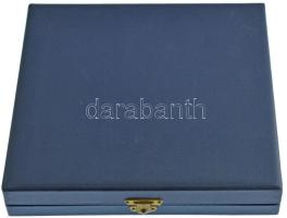 ~1975. "A békemozgalomban végzett kiváló munkáért - Országos Béketanács Elnöksége" aranyoz...