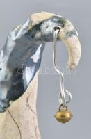 Jelzés nélkül: Madár figura csengettyűvel, kis kopásokkal, m: 26,5 cm
