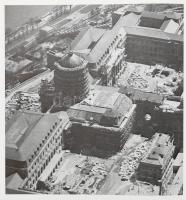 Kollányi Béla: Az újjáépült Budavári Palota. Bp., 1990, Műszaki. Gazdag képanyaggal illusztrált. Kia...