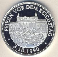 Németország 1990. "Reichstag előtti ünneplés" Ag emlékérem 15g T:PP