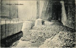 Marosújvár, Uioara, Ocna Mures; sóvágás a sóbányában. Füssy József kiadása / salt mine, interior (EK)