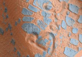 Bod Éva (1924-2004): Kislány, mázas kerámia figura, jelzett, kis kopásnyomokkal, nyaklánca sérült m:...