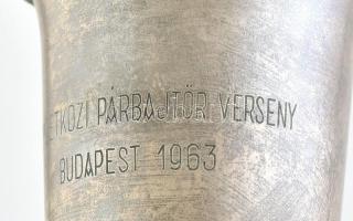 Ezüst (Ag) vésett kupa, jelzett, m: 20 cm, nettó: 210 g