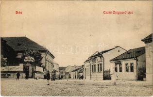 Dés, Dej; Czakó Zsigmond utca, Étterem, bor, és sörcsarnok a nagy fához, Bernáth József és fia üzlete, Triska J., Léber Gyula és Joanovics testvérek reklámja / street view, restaurant, beer and wine hall, shop, advertising posters