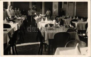 1941 Nagyvárad, Oradea; Kék Macska étterem, belső pincérekkel. Kapucinus utca 10. / restaurant, interior with waiters