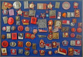 ~80-90 darabos vegyes jó állapotú Lenin külföldi kitűző tétel műanyag tálcán ~80-90 pieces mixed foreign Lenin pin lot in plastic tray