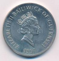 Guernsey 1997. 5P Cu-Ni "II. Erzsébet és Fülöp herceg 50. házassági évfordulója" forgalomb...