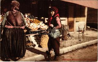 Bosnische Bäuerinnen a.d. Obstmarkt / Bosnyák nők a gyümölcs piacon / Bosnian folklore, fruit market + K.u.k. 30 cm Mörs. Batt. No. 6.