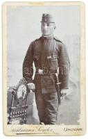 cca 1910 Ungvár, katona teljes egyenruhában, tőrrel. Vizitkártya