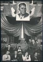 1949 Kádár János (1912-1989) mint belügyminiszter beszédet mond egy belügyi ünnepélyes gyűlésen, mögötte középen Münnich Ferenc országos rendőrfőkapitány, eredeti fotó, hátoldalon dátumozva, szép állapotban, 18×12 cm
