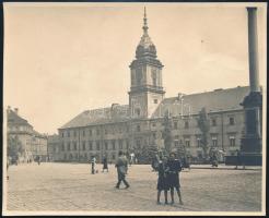 cca 1935 A Királyi Palota és az előtte levő tér Varsóban, hátoldalon németül feliratozva, eredeti fotó, 12,5×15,5 cm
