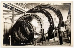 cca 1920-1940 Resica (Resicabánya, Erdély), felvételek a gyár üzemeiről, árucikkeiről (bányász csill...