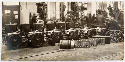 cca 1920-1940 Resica (Resicabánya, Erdély), felvételek a gyár üzemeiről, árucikkeiről (bányász csill...