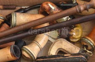 Antik tajték pipák és szárak és dobozok, vegyes állapotban!!!