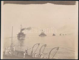 cca 1915 A k.u.k. tengeri hajóflotta felvonulása, eredeti fotó, jó állapotban, 9×12 cm