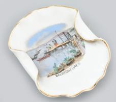 cca 1940 Balatonfüredi látképes Zsolnay porcelán hamutálka, kézzel festett, jelzett, kis kopásnyomokkal, 12×9,5 cm