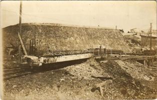 Brassó, Kronstadt, Brasov; Katonai vasút, ágyú töltény szállítás / K.u.k. Militärfeldbahn / WWI Austro-Hungarian military field railway, transporting cannon cartridges. photo