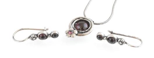 Ezüst(Ag) fülbevaló és nyaklánc szett, jelzett, h: 42 cm, 1,5 cm, bruttó: 9,3 g