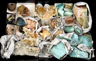 Nagyméretű ásvány gyűjtemény, Szelenit, hegyikristály, malachit kristály, ametiszt, heliotróp?, stb. cca. 30db, d: 6-18 cm