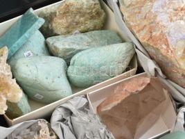 Nagyméretű ásvány gyűjtemény, Szelenit, hegyikristály, malachit kristály, ametiszt, heliotróp?, stb....