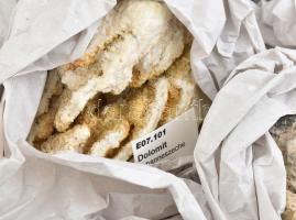 Nagyméretű ásvány gyűjtemény, füstkvarc, dolomit, amazonit, gipsz, hegyikristály, coelestin, kalcit,...