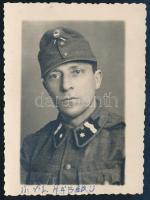 1943 Horthy katona bocskaiban (ritka szemernyős változat), fotó, a hátoldalon pecséttel jelzett, feliratozva, 8,5x6 cm