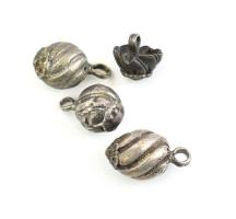 4 db régi, részben ezüstözött fém pitykegomb