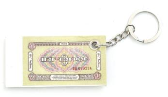 Mongol papírpénzek másolatai kulcstartón, h: 13 cm