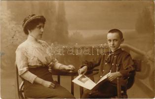 1912 Arad, családi fotó. Urai János K.K. Fényképészeti műterme felvétele / family photo