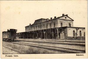 Focsani, Foksány; Gara / Bahnhof / vasútállomás, vonat / railway station, train (fl)