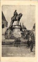 1940 Kolozsvár, Cluj; Mátyás király szobra, magyar katonák. Hátoldalon Kolozsvár hazatért 1940. szeptember 11-én felirat magyar szalaggal / statue, monument with Hungarian soldiers. Entry of the Hungarian troops, patriotic propaganda on the backside + 1940 Kolozsvár visszatért So. Stpl. (EK)