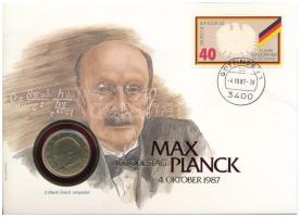 NSZK 1958F 2M aranyozott Cu-Ni Max Planck érmés borítékon bélyegzős bélyeggel, német nyelvű leírással T:2 GFR 1958F 2 Mark gilt Cu-Ni Max Planck in coin letter with stamp with description in German C:XF